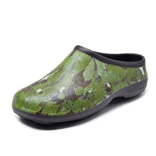 Load image into Gallery viewer, Green Camo Chunky Tread Clogs